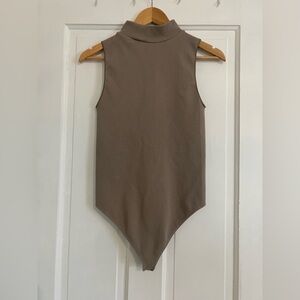 Good American Taupe Mock Neck Thong Bodysuit Size 5/6 Minimalist Capsule